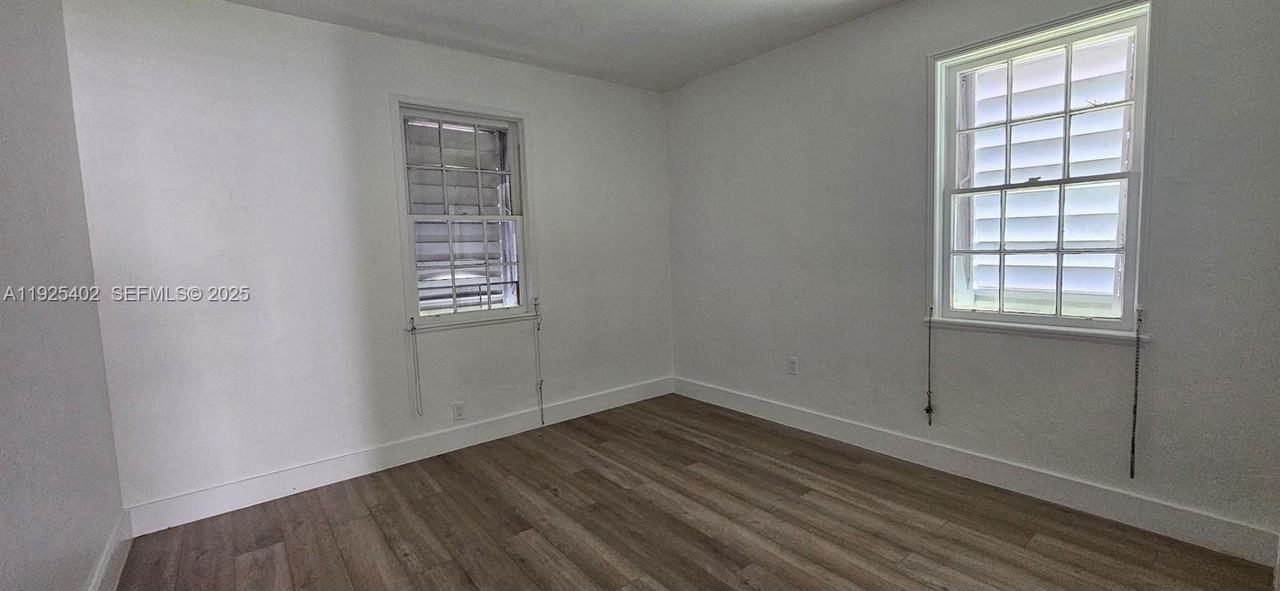 1840 Roosevelt St #1-2 - Photo 4 of 8