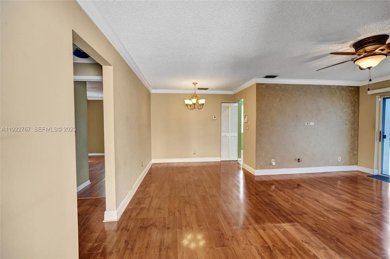 11201 Sw 13th St #204 - Photo 5 of 8