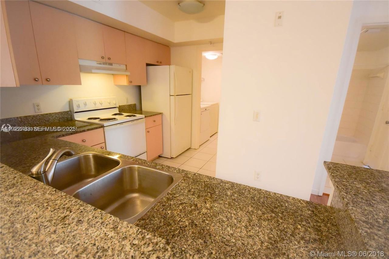 2427 Centergate Dr #306 - Photo 4 of 8