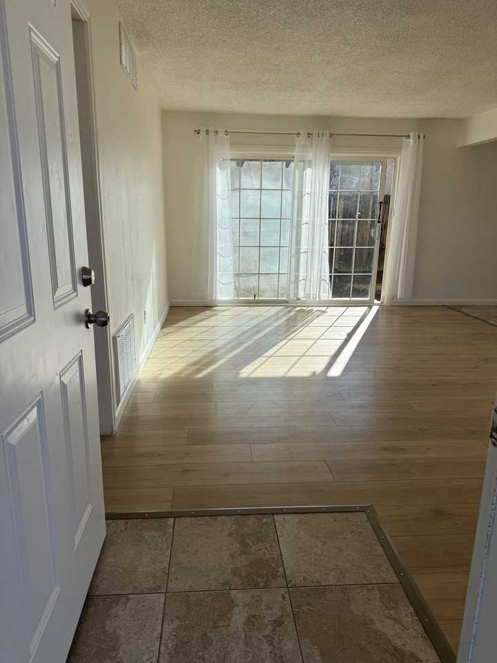 144 E Avenue Q - Photo 5 of 27