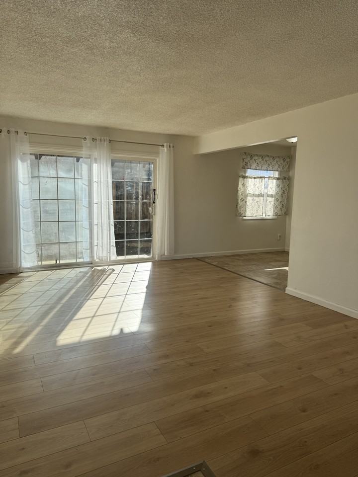 144 E Avenue Q - Photo 6 of 27