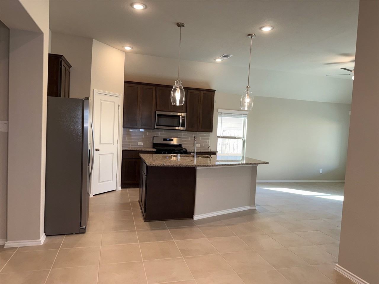 31965 Retama Ranch Ln - Photo 5 of 18