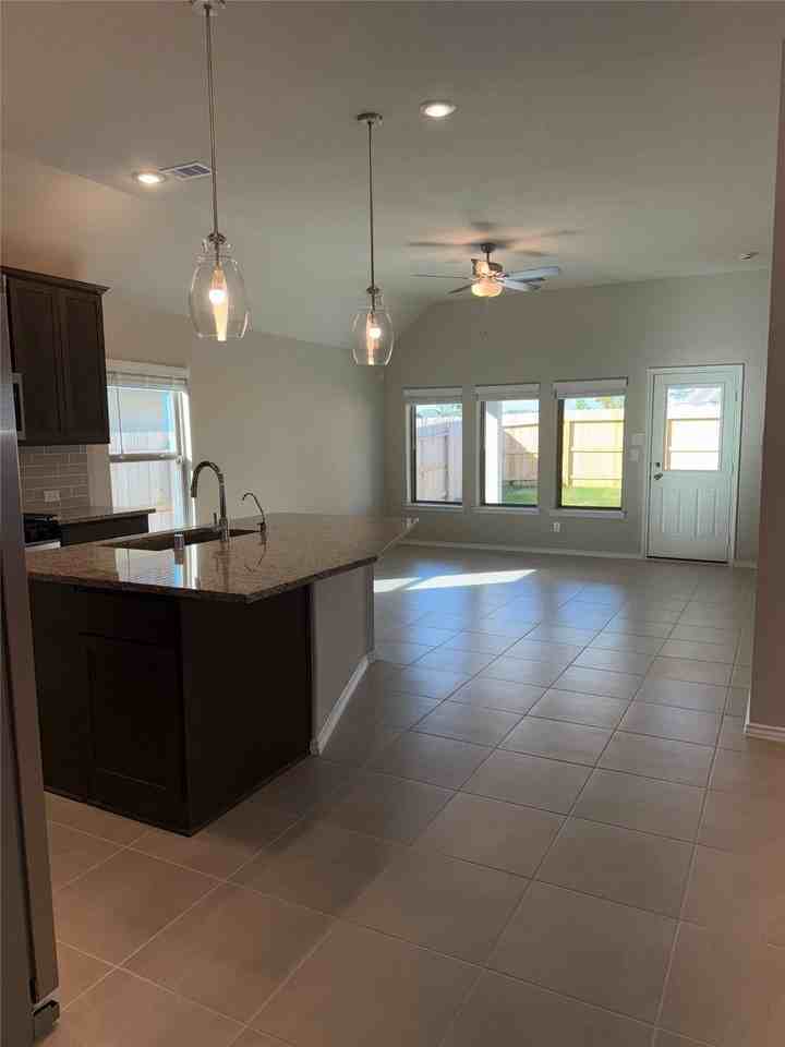 31965 Retama Ranch Ln - Photo 6 of 18