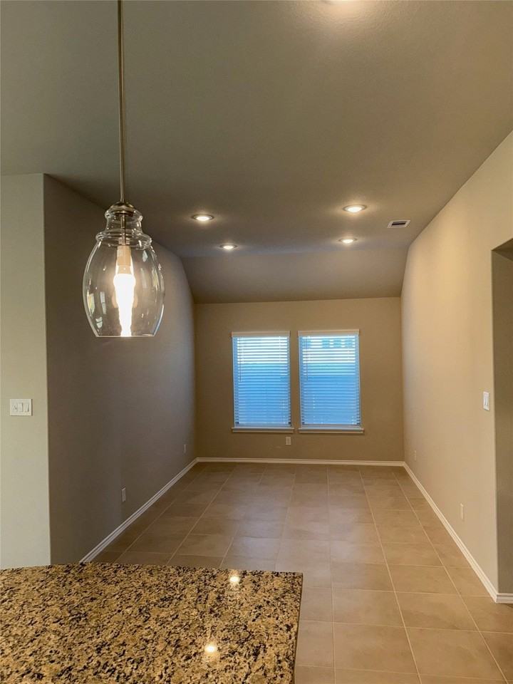 31965 Retama Ranch Ln - Photo 7 of 18