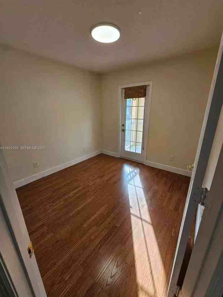 2816 Nw 99th Ter - Photo 2 of 8