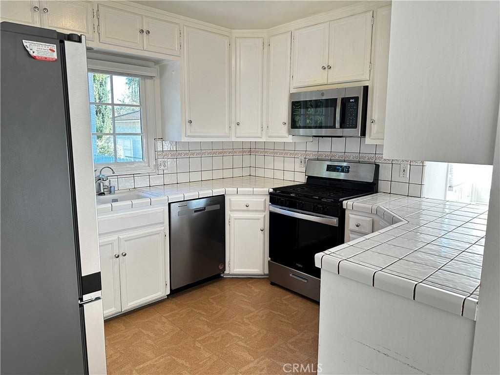 2900 Shakespeare Drive - Photo 5 of 18