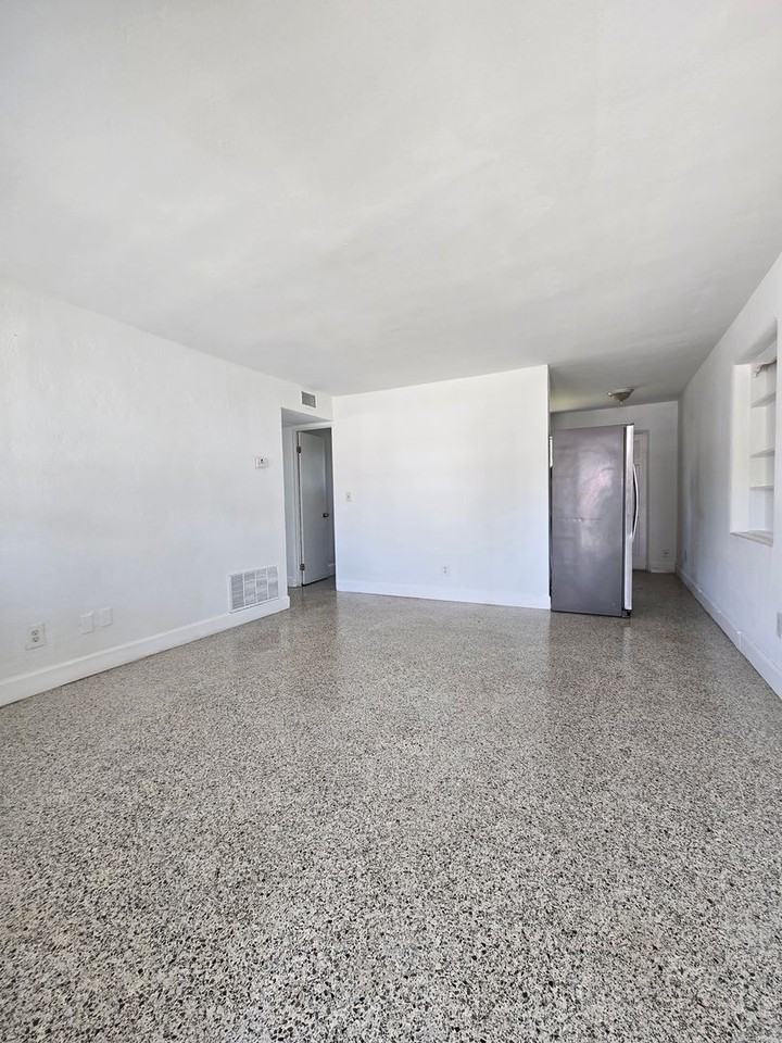 1703 EDGEWATER DRIVE - Photo 2 of 23