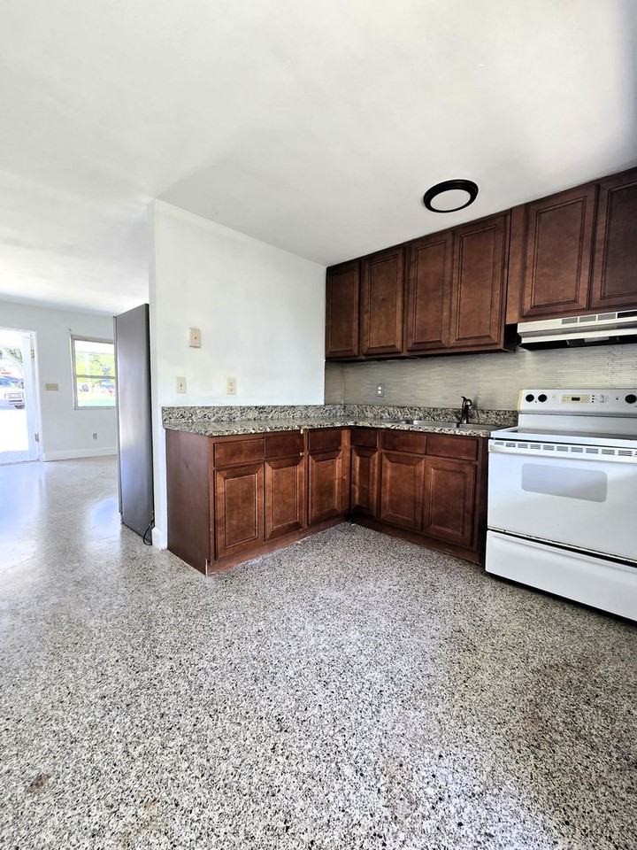 1703 EDGEWATER DRIVE - Photo 6 of 23