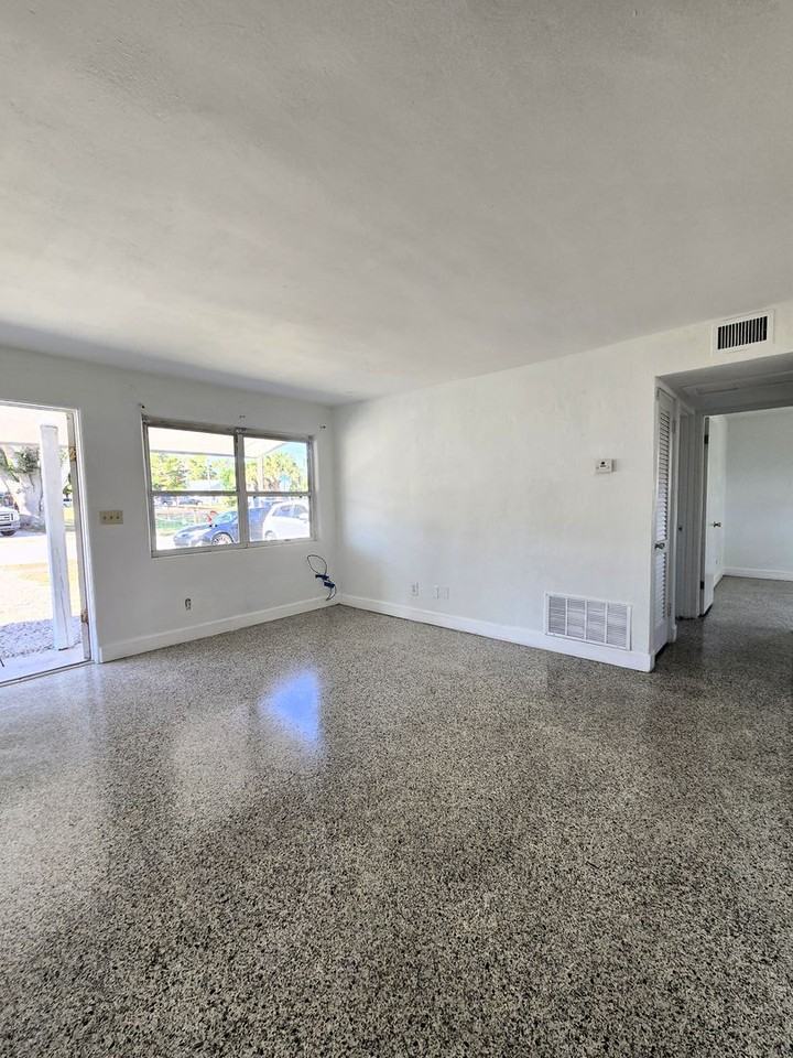 1703 EDGEWATER DRIVE - Photo 7 of 23