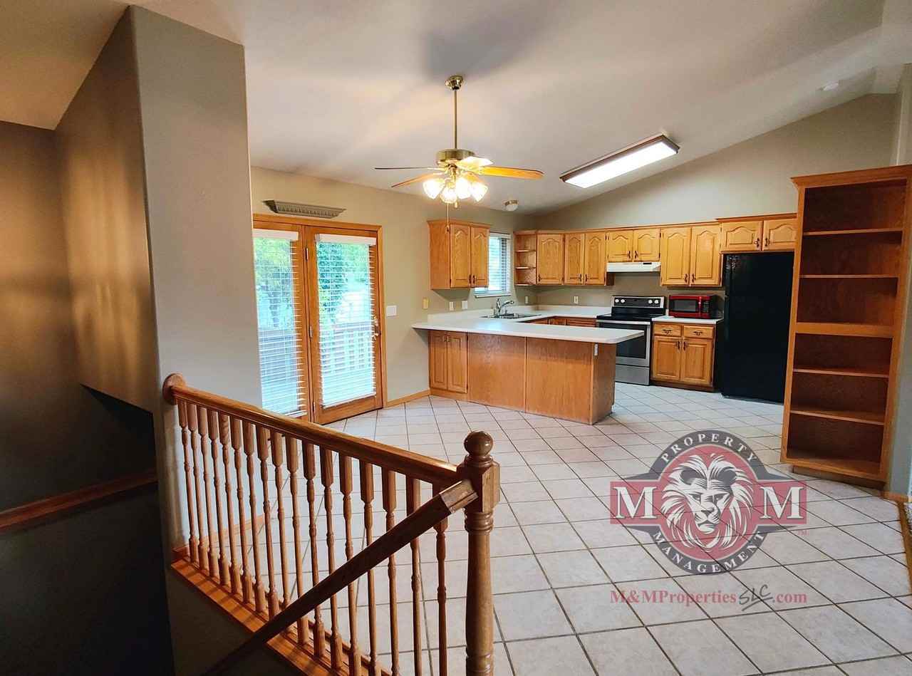 153 East 11800 South - Photo 7 of 33