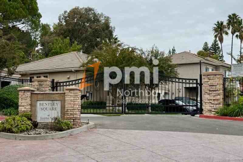 424 Endberg Dr - Photo 2 of 15