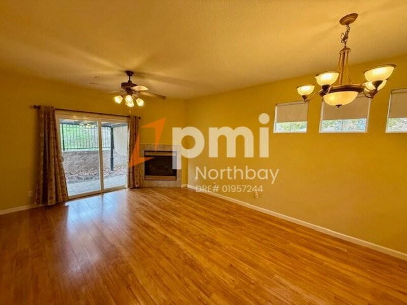 424 Endberg Dr - Photo 3 of 15