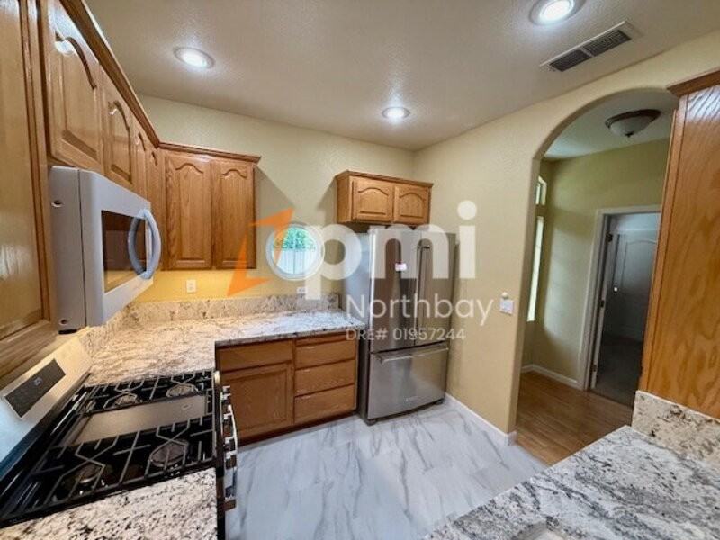 424 Endberg Dr - Photo 4 of 15