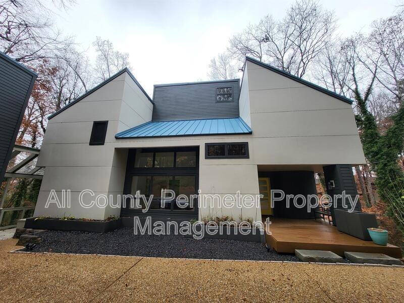 2130 Starfire Drive Northeast - Photo 2 of 28