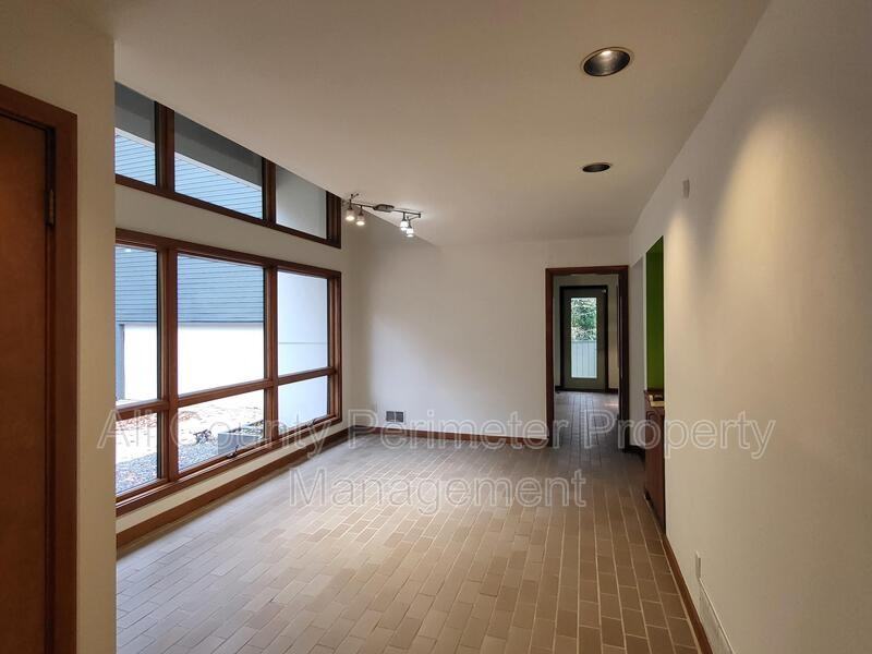 2130 Starfire Drive Northeast - Photo 3 of 28