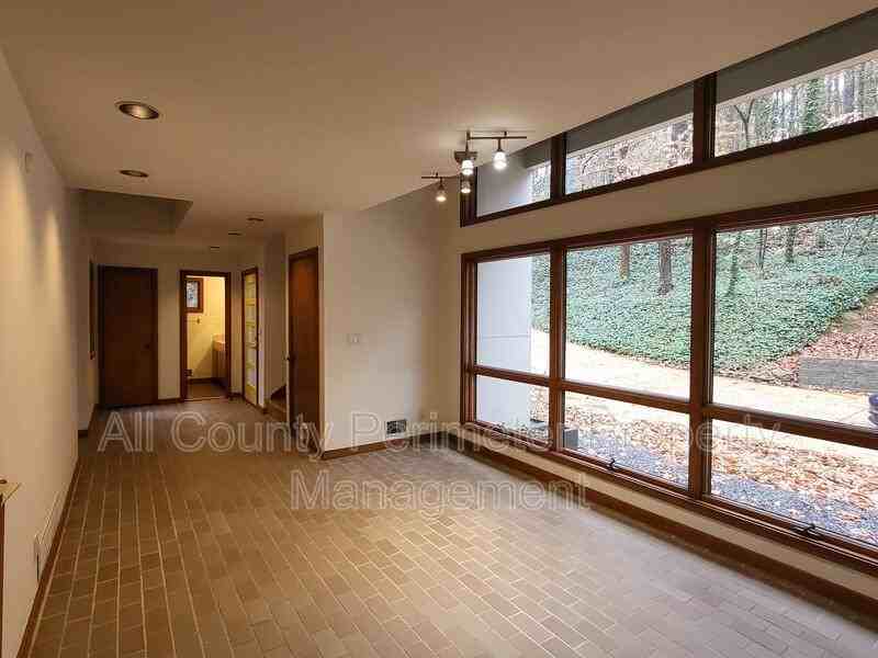 2130 Starfire Drive Northeast - Photo 4 of 28