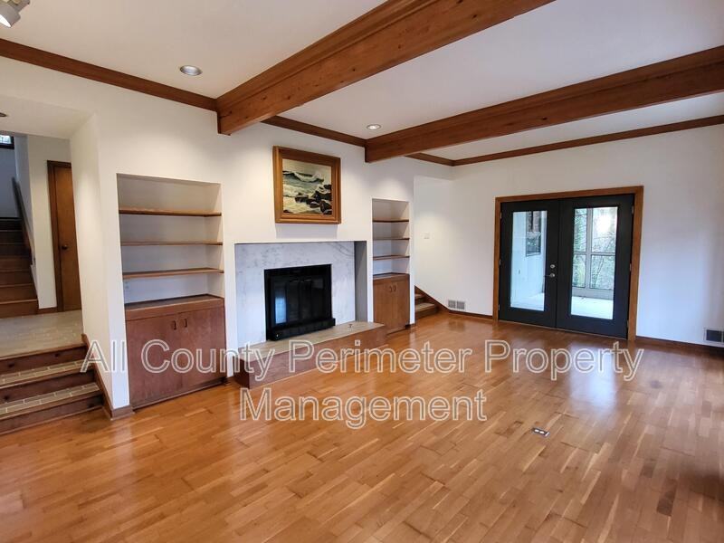 2130 Starfire Drive Northeast - Photo 5 of 28