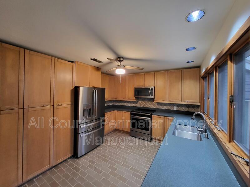 2130 Starfire Drive Northeast - Photo 7 of 28