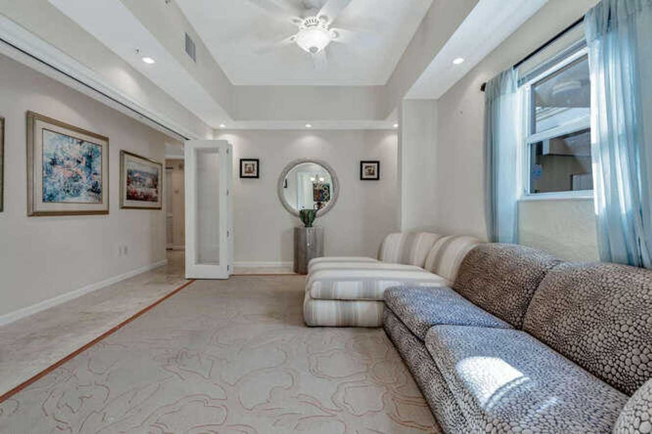 1640 Presidential Way - Photo 6 of 17