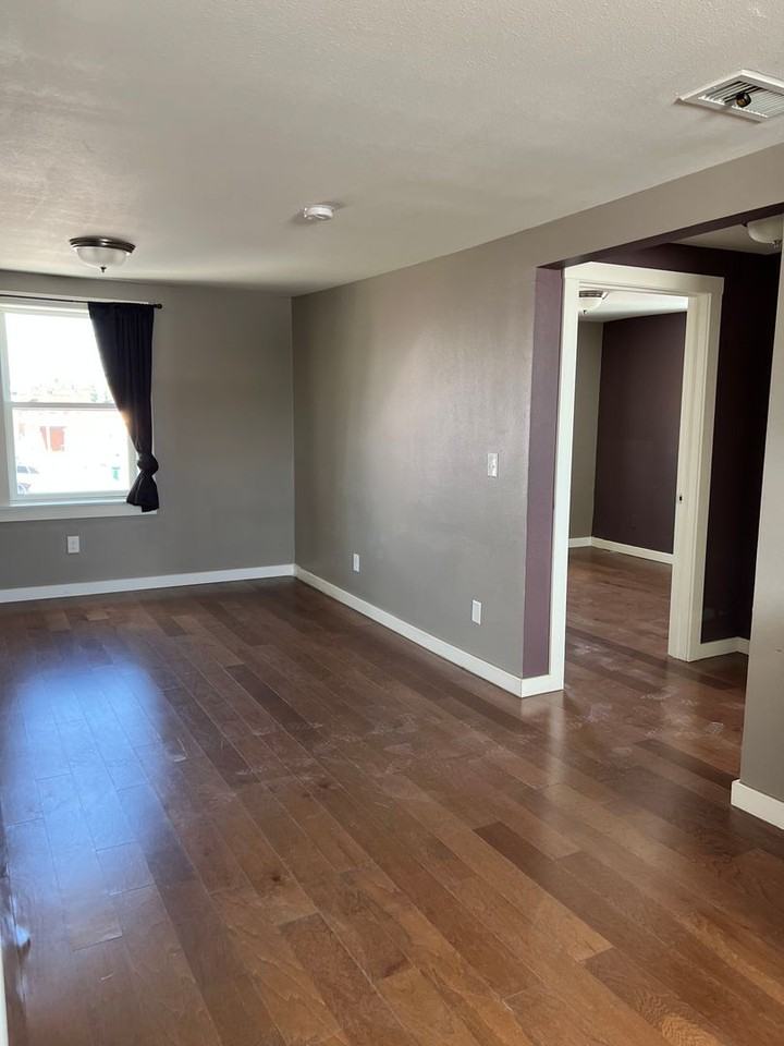 208 East Franklin Street - Photo 3 of 9