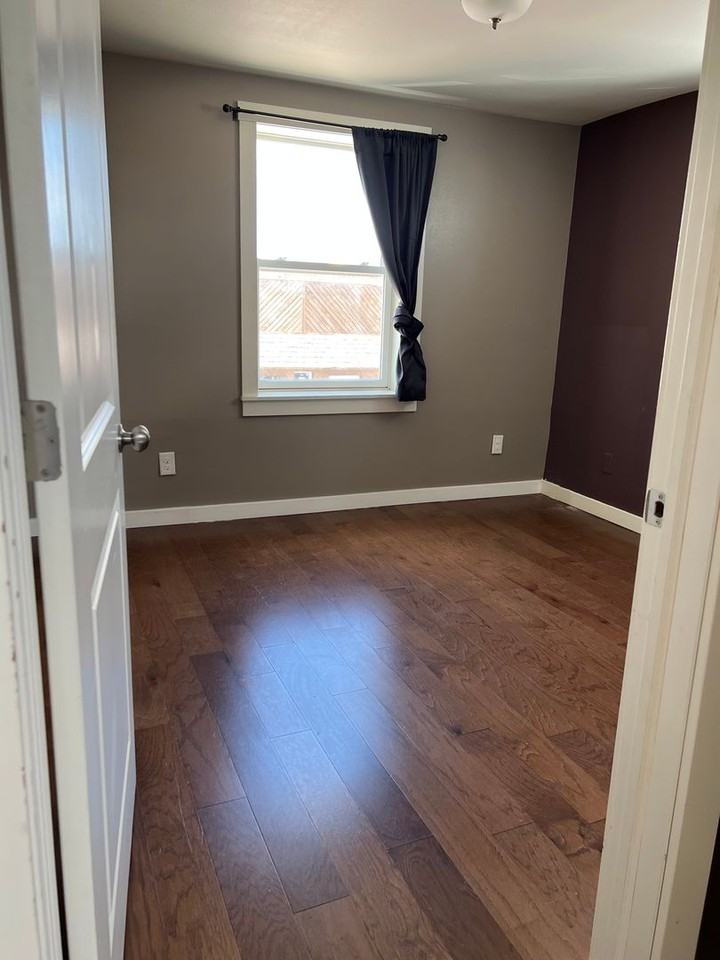 208 East Franklin Street - Photo 5 of 9