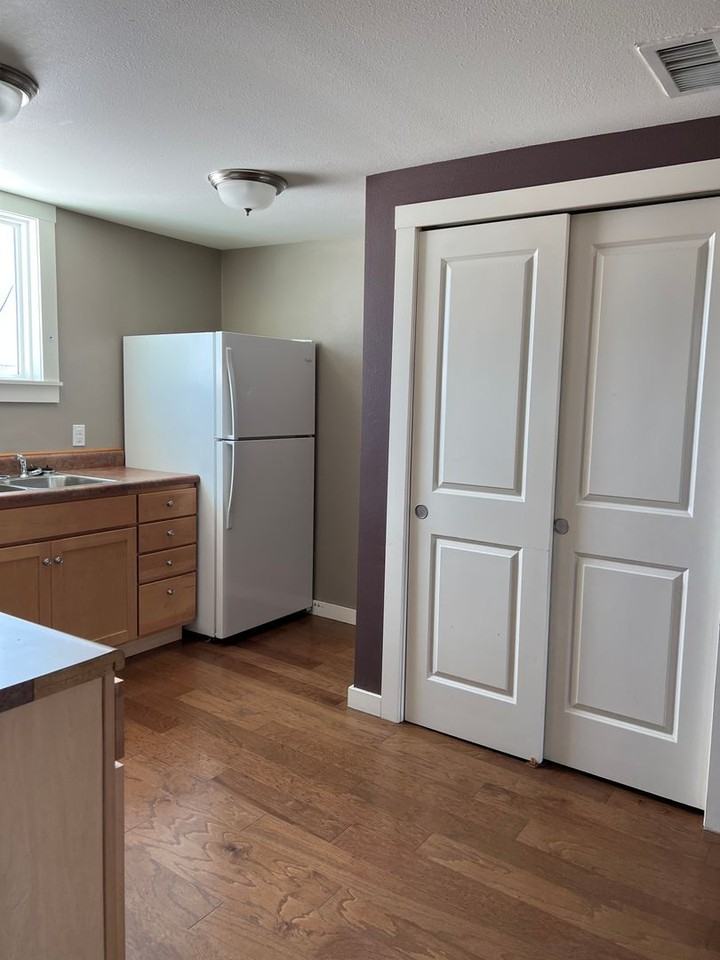 208 East Franklin Street - Photo 6 of 9