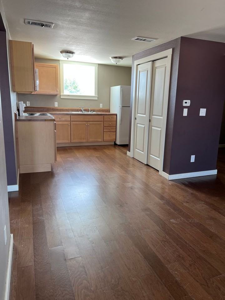 208 East Franklin Street - Photo 7 of 9