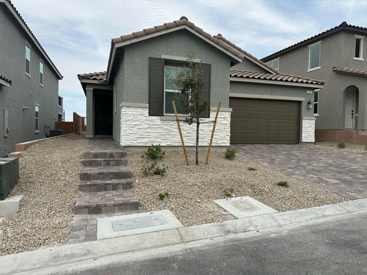 5548 Hill Spire Street - Photo 2 of 20