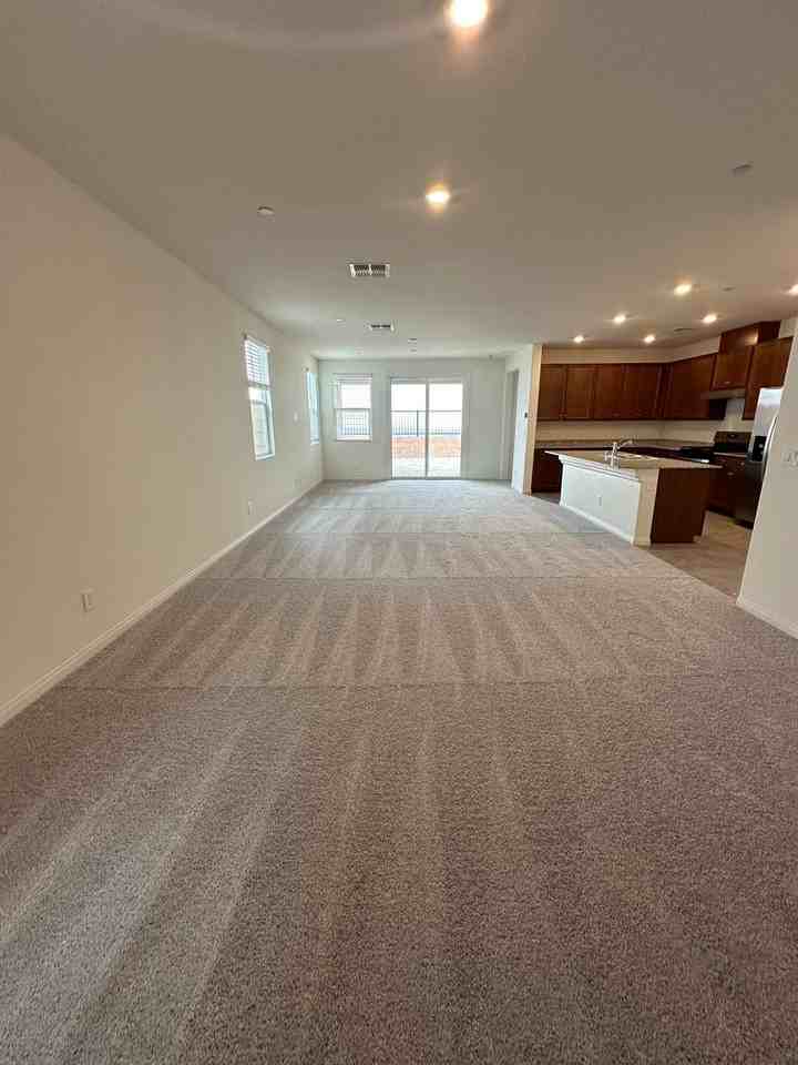 5548 Hill Spire Street - Photo 4 of 20