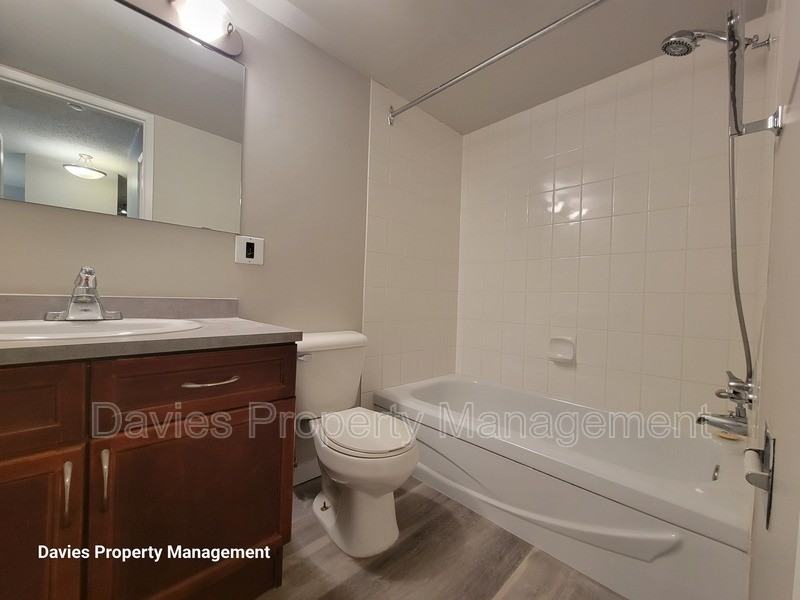 10326 117 St Nw #302 - Photo 7 of 10