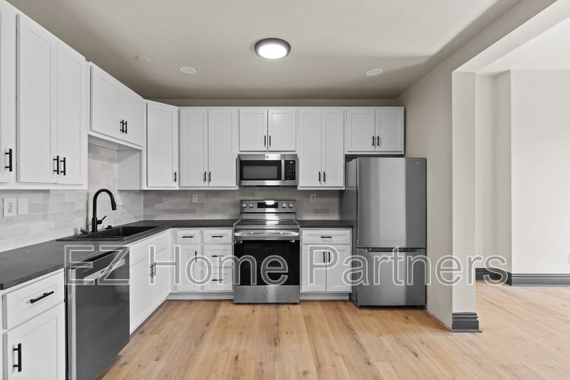 2317 Indiana Avenue #2F - Photo 2 of 16