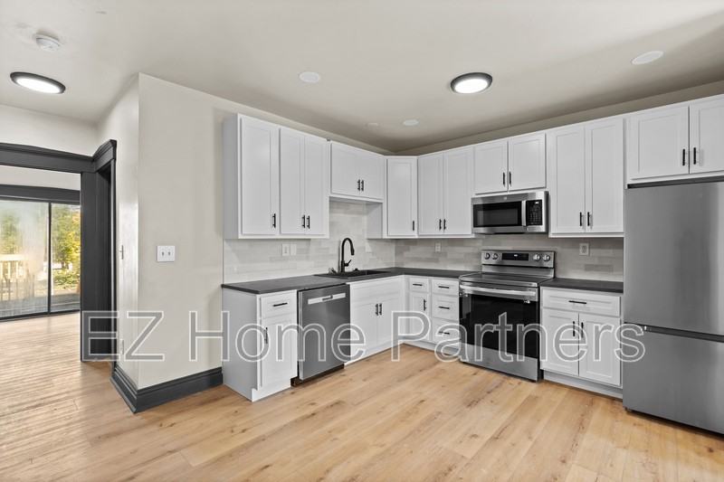 2317 Indiana Avenue #2F - Photo 3 of 16