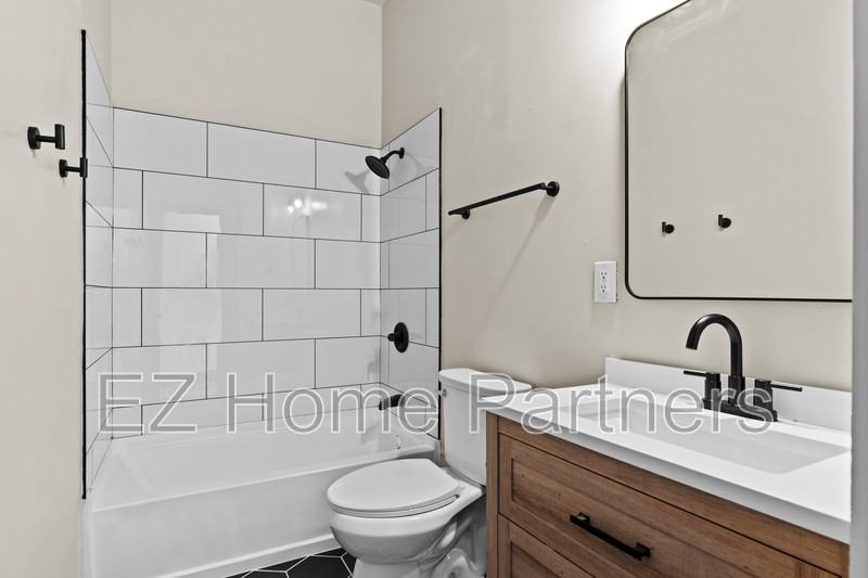 2319 Indiana Avenue #2F - Photo 4 of 10