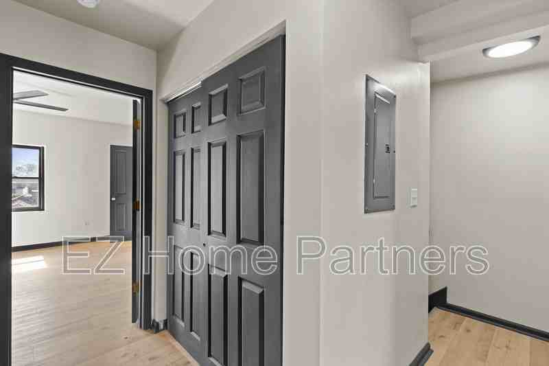 2319 Indiana Avenue #2F - Photo 7 of 10