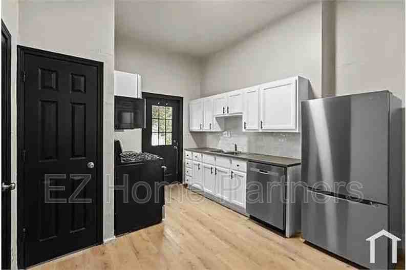 3007 South Compton Avenue - Photo 6 of 44