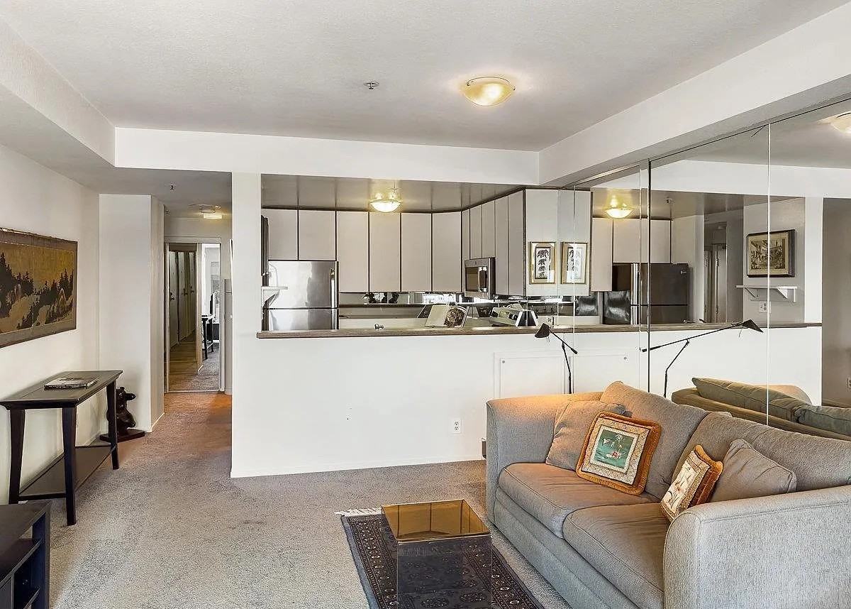 601 Van Ness Ave - Photo 4 of 25