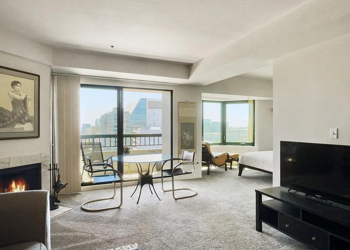 601 Van Ness Ave - Photo 5 of 25