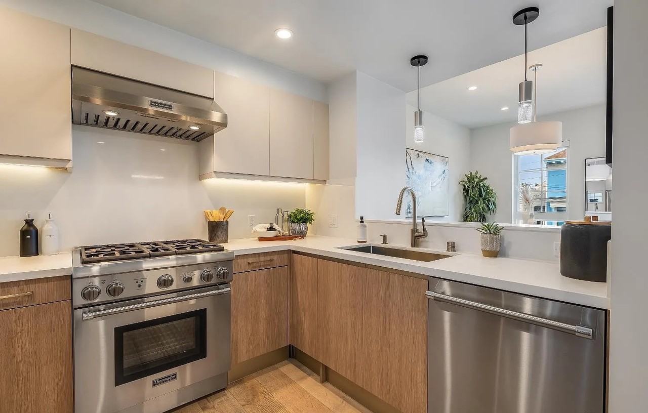 369 18Th Ave - Photo 4 of 39