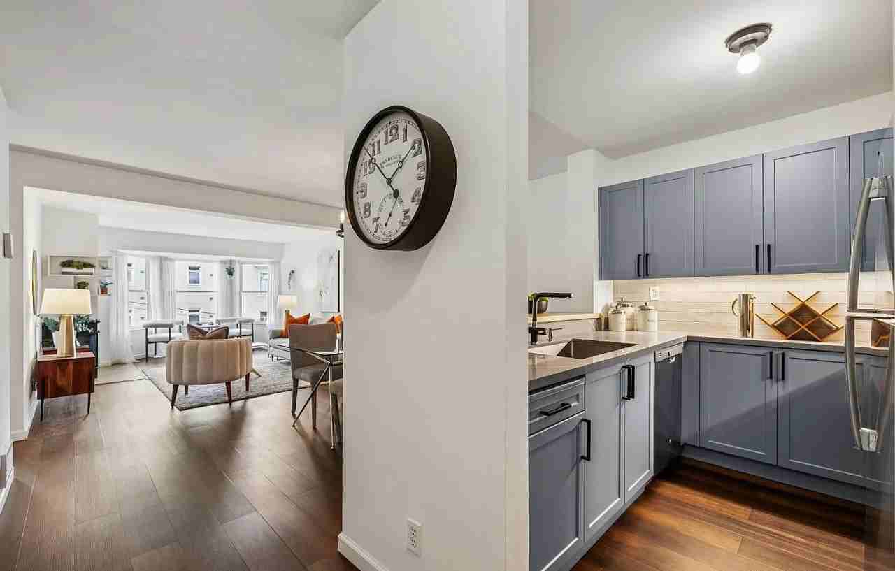 1380 Greenwich St - Photo 2 of 35