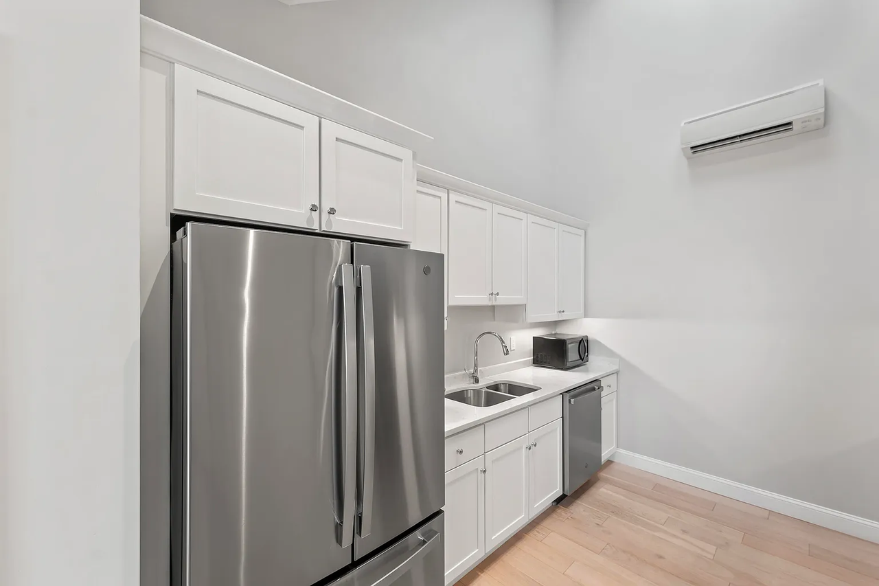 298 York Street - Photo 3 of 19