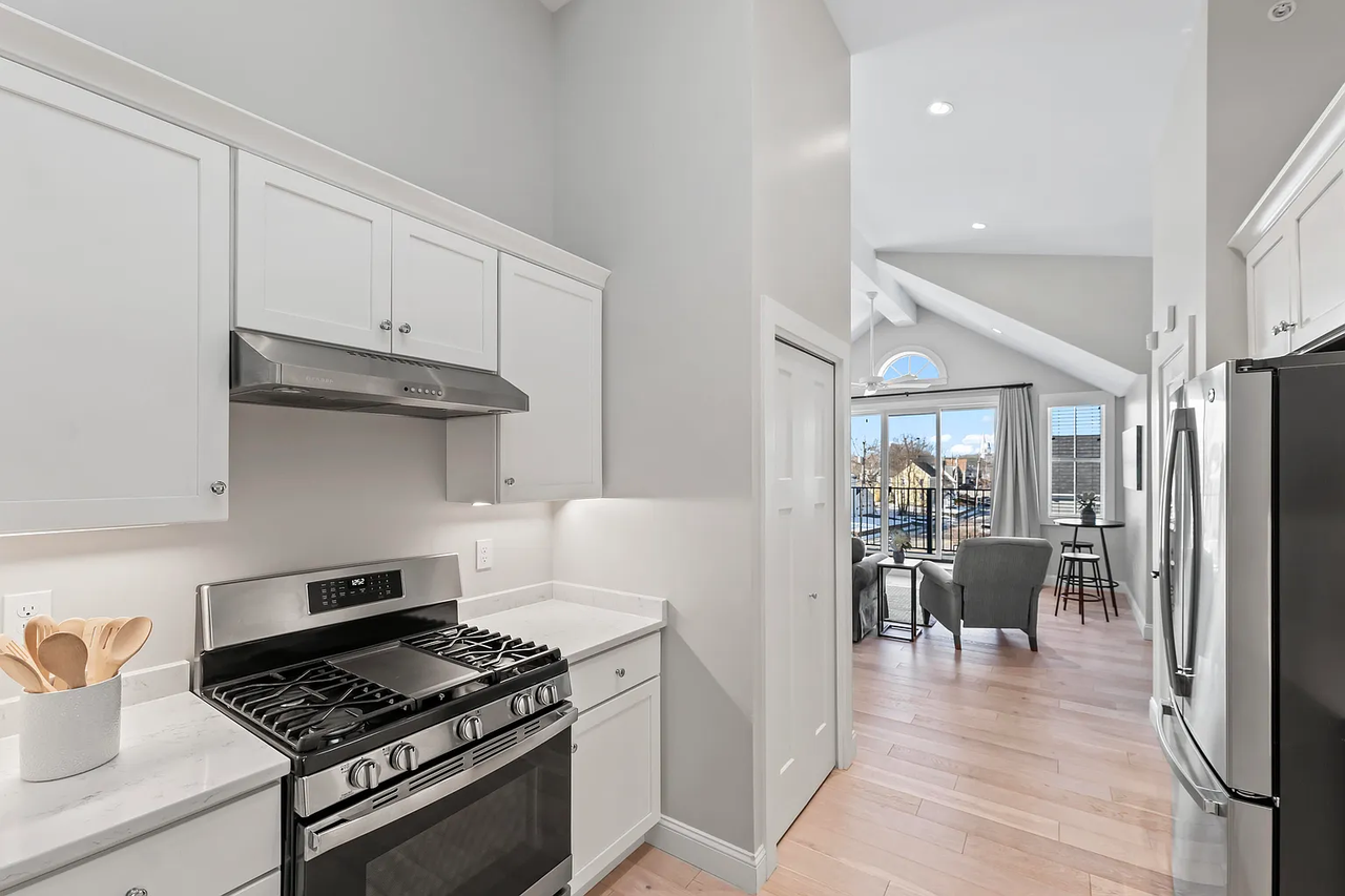 298 York Street - Photo 5 of 19