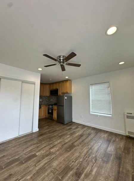 531 W 81st Street - Photo 2 of 7