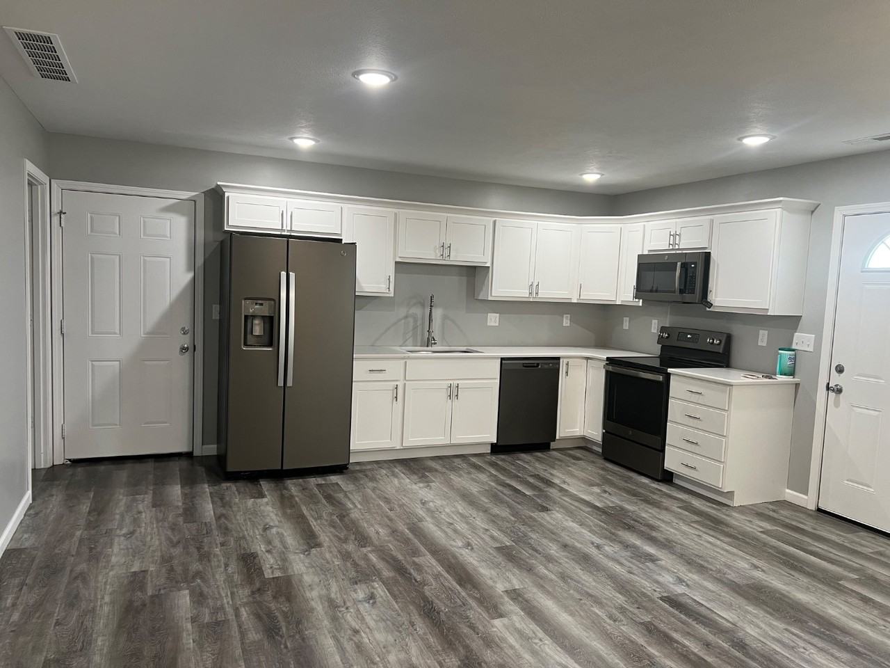 Jaxson Sub Condo's - Photo 3 of 10