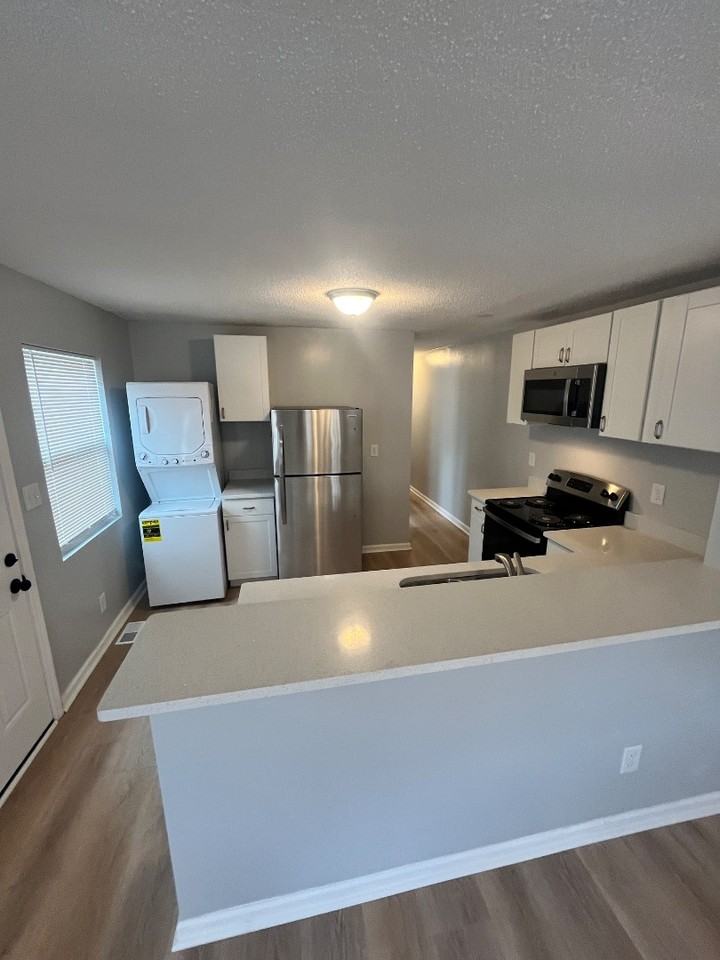 2601 Dundeen Street - Photo 5 of 14