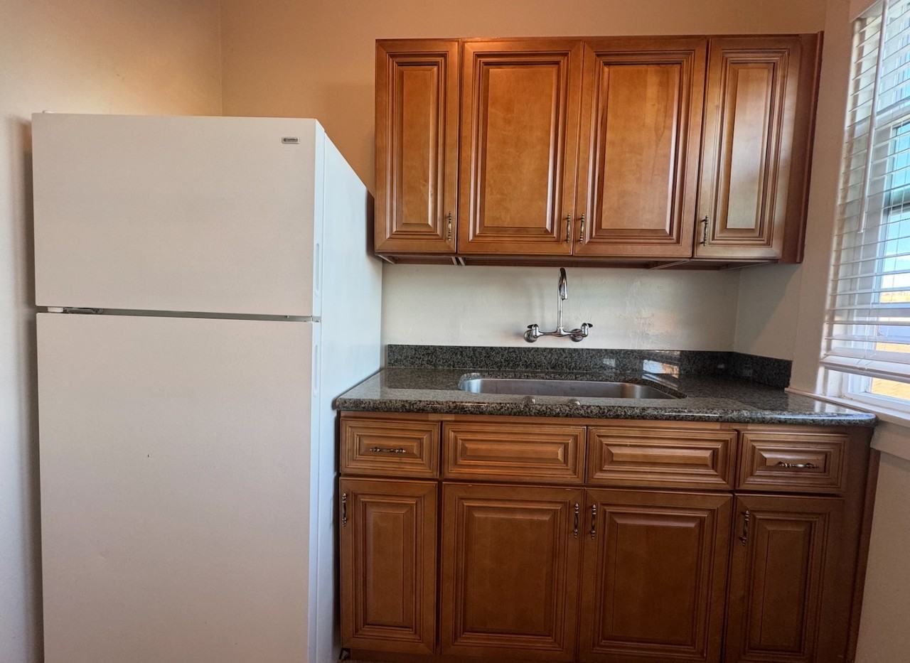 117 John St - Photo 4 of 6