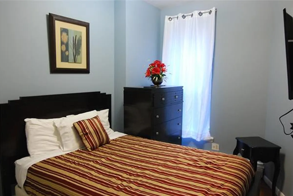 354 W 37th St #2 - Photo 5 of 9