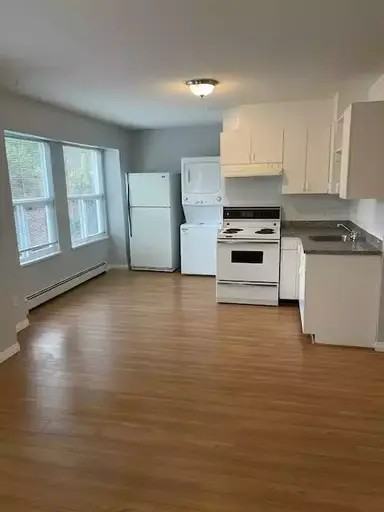 8137 152 Street - Photo 2 of 5