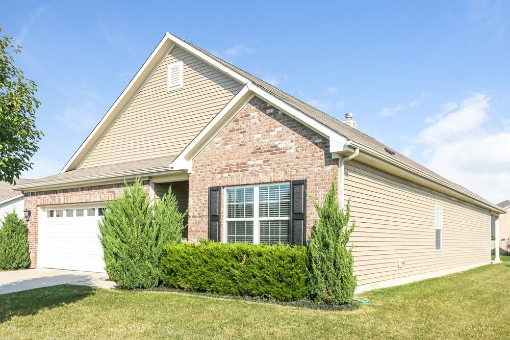 8267 Templederry Dr - Photo 3 of 16