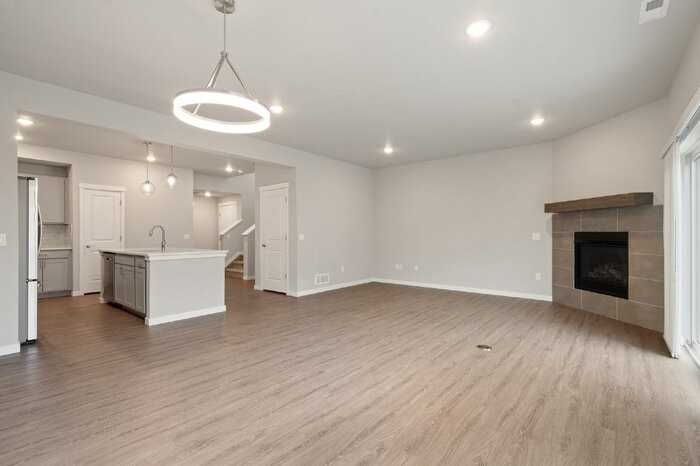 5497 Carvel Grv - Photo 7 of 31