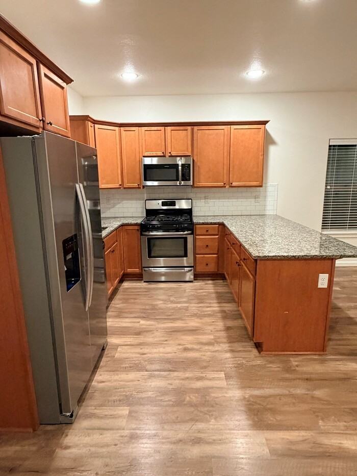 450 Southwest 3rd Avenue - Photo 2 of 16